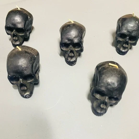 SKULL CANDLES 💀 🕯️ - Picture 1 of 4